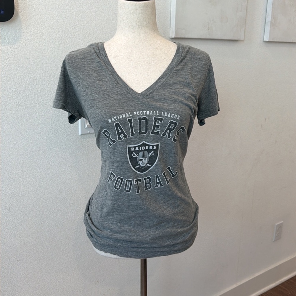 Raiders Gray V-Neck Short Sleeve Tee - Women's